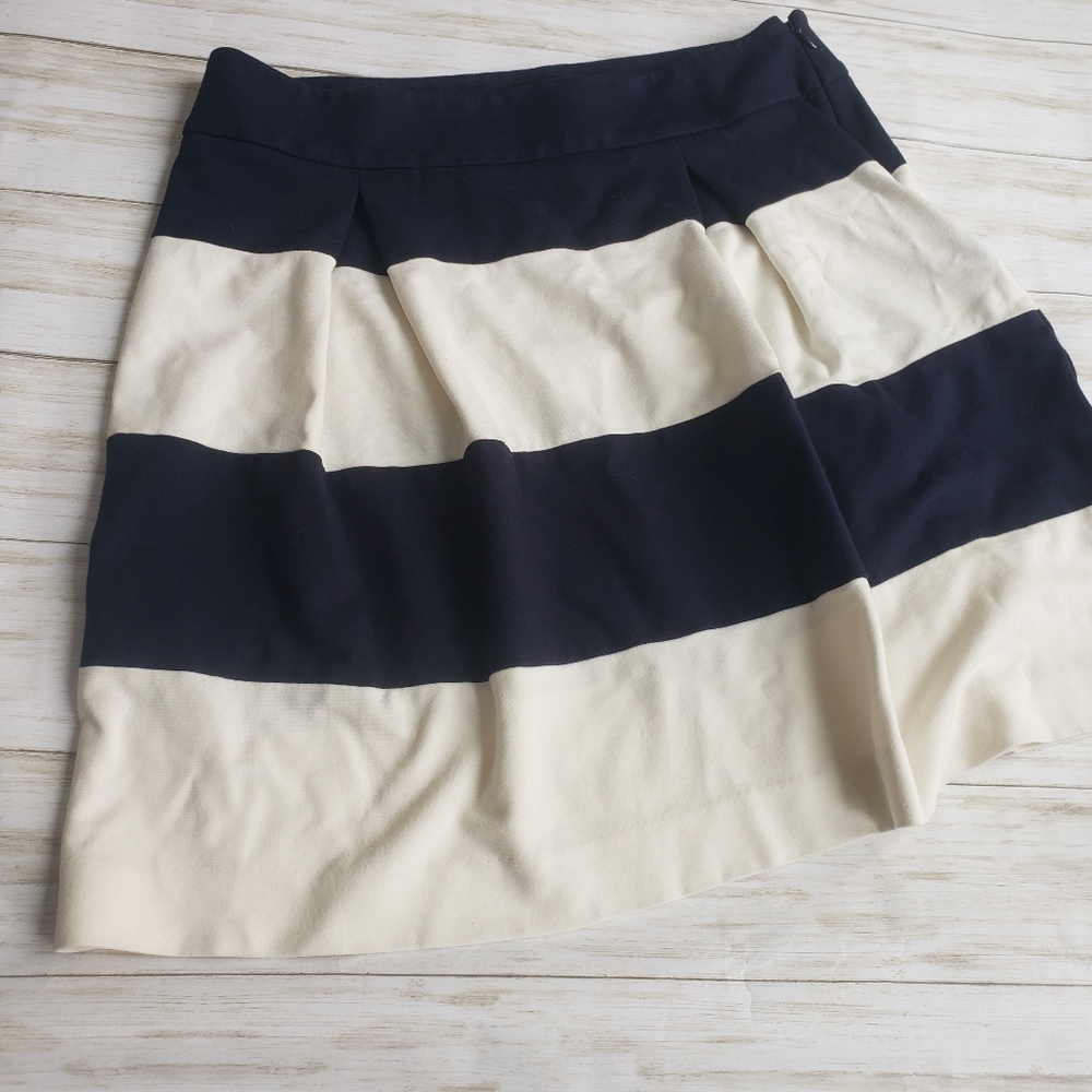 Size 6 Talbots Navy & white skirt